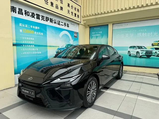 Lexus ES 2025 Model 300h Base Version