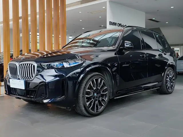 BMW X5 2023 xDrive 40Li M Sport Black Night Package