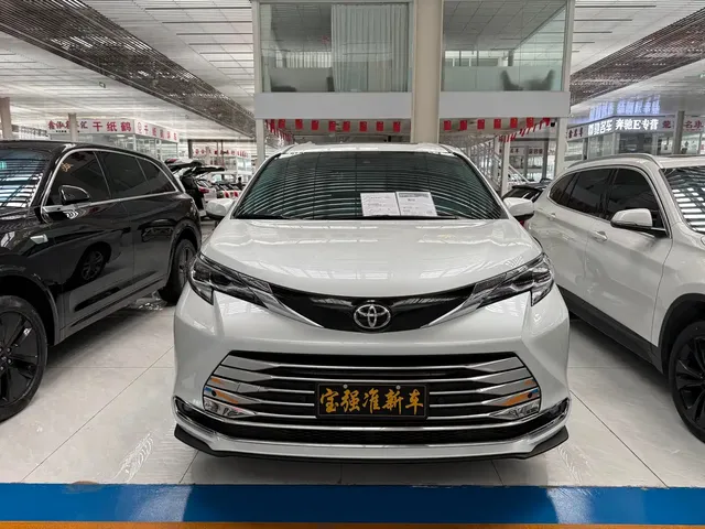 Toyota Sienna 2024 2.5L Hybrid Comfort Edition