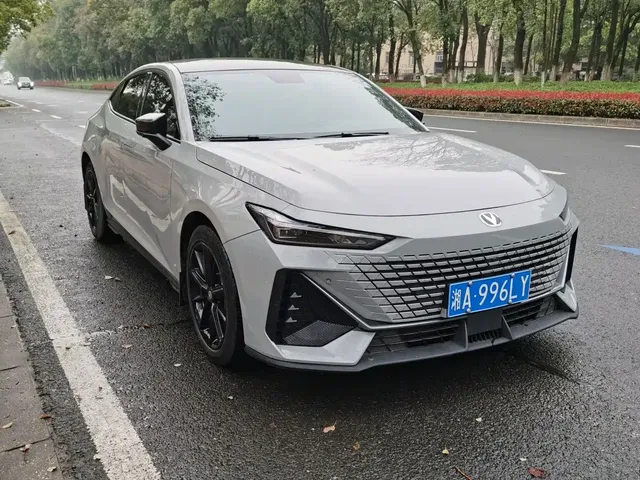 Changan UNI-V 2023 1.5T Luxury Edition