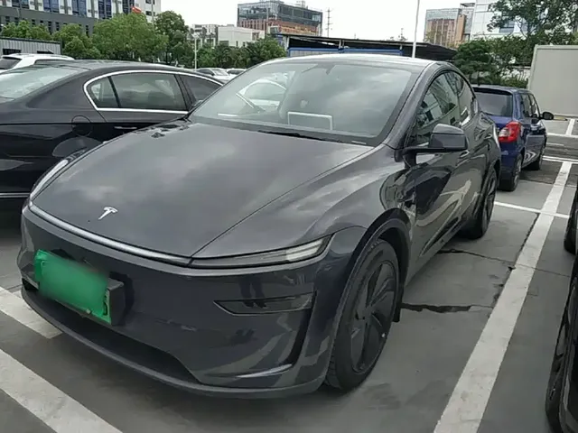Tesla Model Y 2025 Long Range All-Wheel Drive