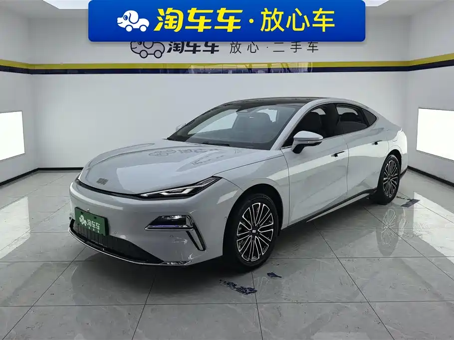 Geely Galaxy Xingyao 8 2025 130km EM-i Premium Edition