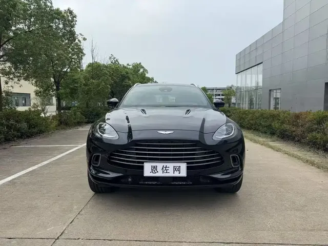 Aston Martin DBX 2024 4.0T V8