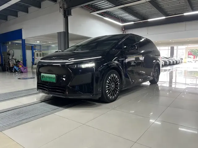 XPeng X9 2025 Extended Range Edition