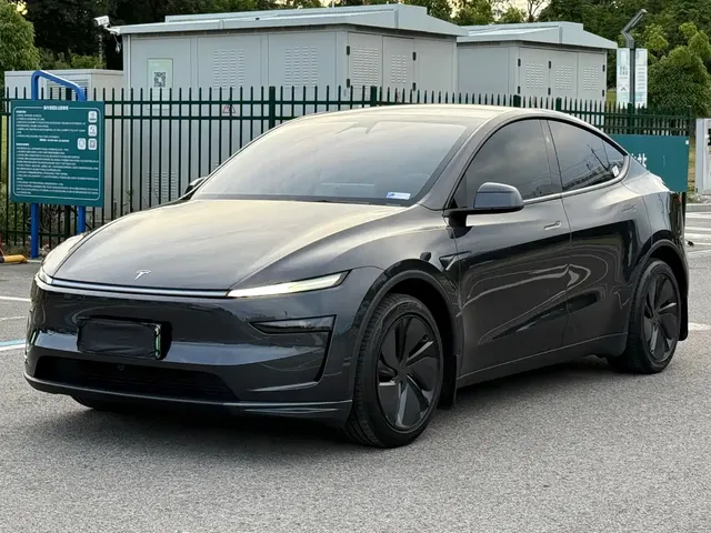 Tesla Model Y 2025 Model Long Range All-Wheel Drive Launch Edition