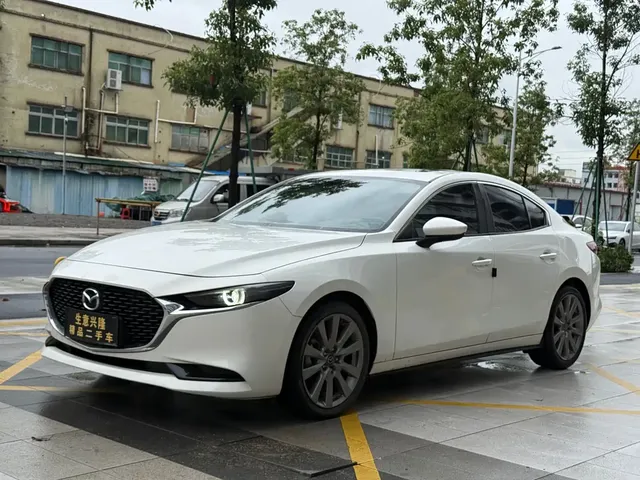 Mazda 3 Axela 2021 2.0L Automatic Quality Glamour