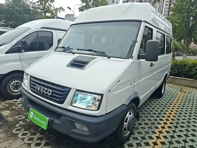 Iveco Daily 2020 2.5T A35 Bus Dual Tire Medium Roof 5-9 Seater China VI