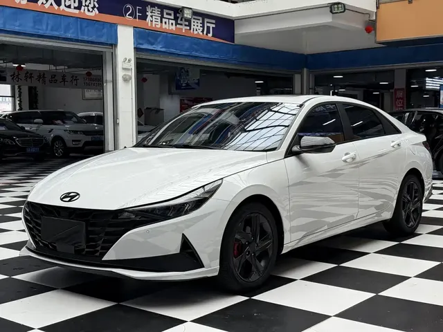 Hyundai Elantra 2022 1.5L CVT LUX Premium Edition