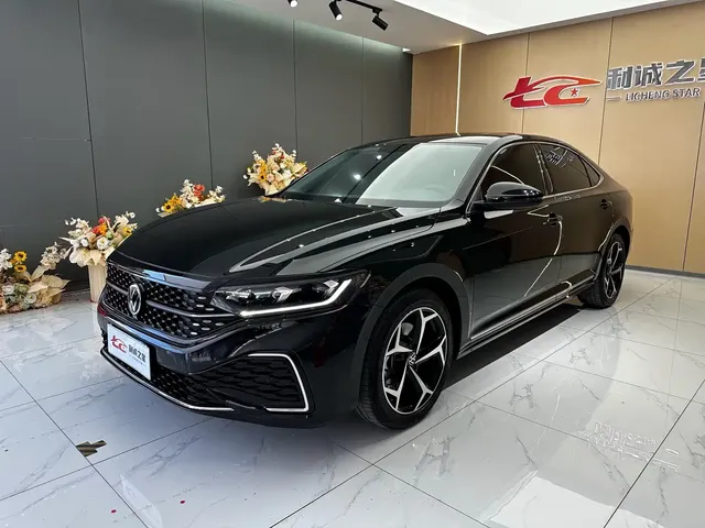 Volkswagen Passat 2025 Outstanding 380TSI Starlight Dragon Soaring Edition