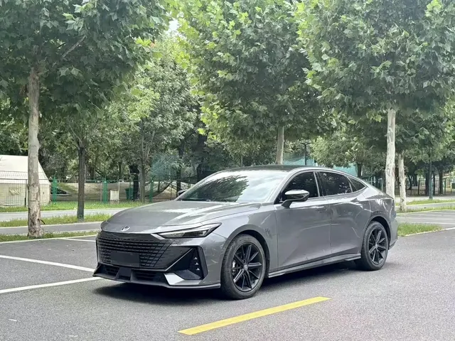 Changan UNI-V 2023 1.5T Luxury Edition
