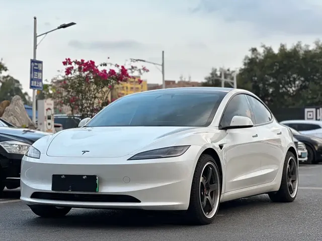 Tesla Model 3 2025 Long Range All-Wheel Drive