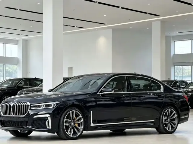 BMW 7 Series 2018 740Li xDrive Premium Type M Sport Package