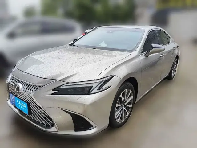 Lexus ES 2025 200 Ultimate Edition