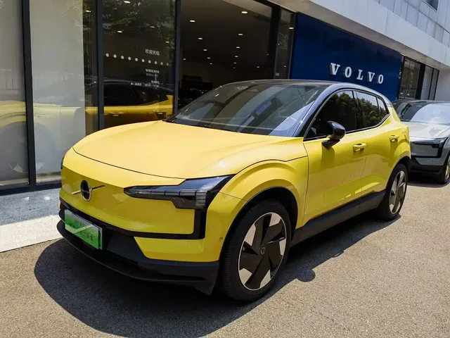 Volvo EX30 2025 RWD Long Range Ultra