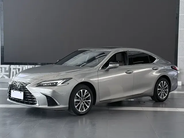 Lexus ES 2025 200 Ultimate Edition