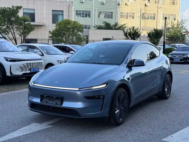 Tesla Model Y 2025 Rear-Wheel Drive