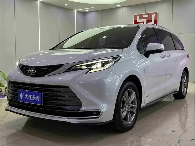 Toyota Sienna 2024 2.5L Hybrid 4WD Premium Edition