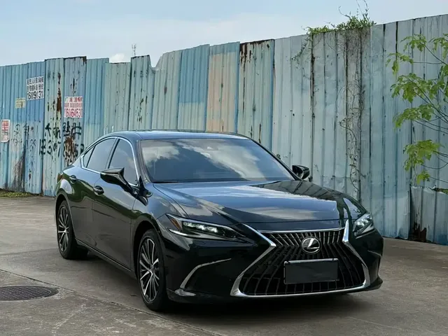 Lexus ES 2022 300h Ultimate Edition