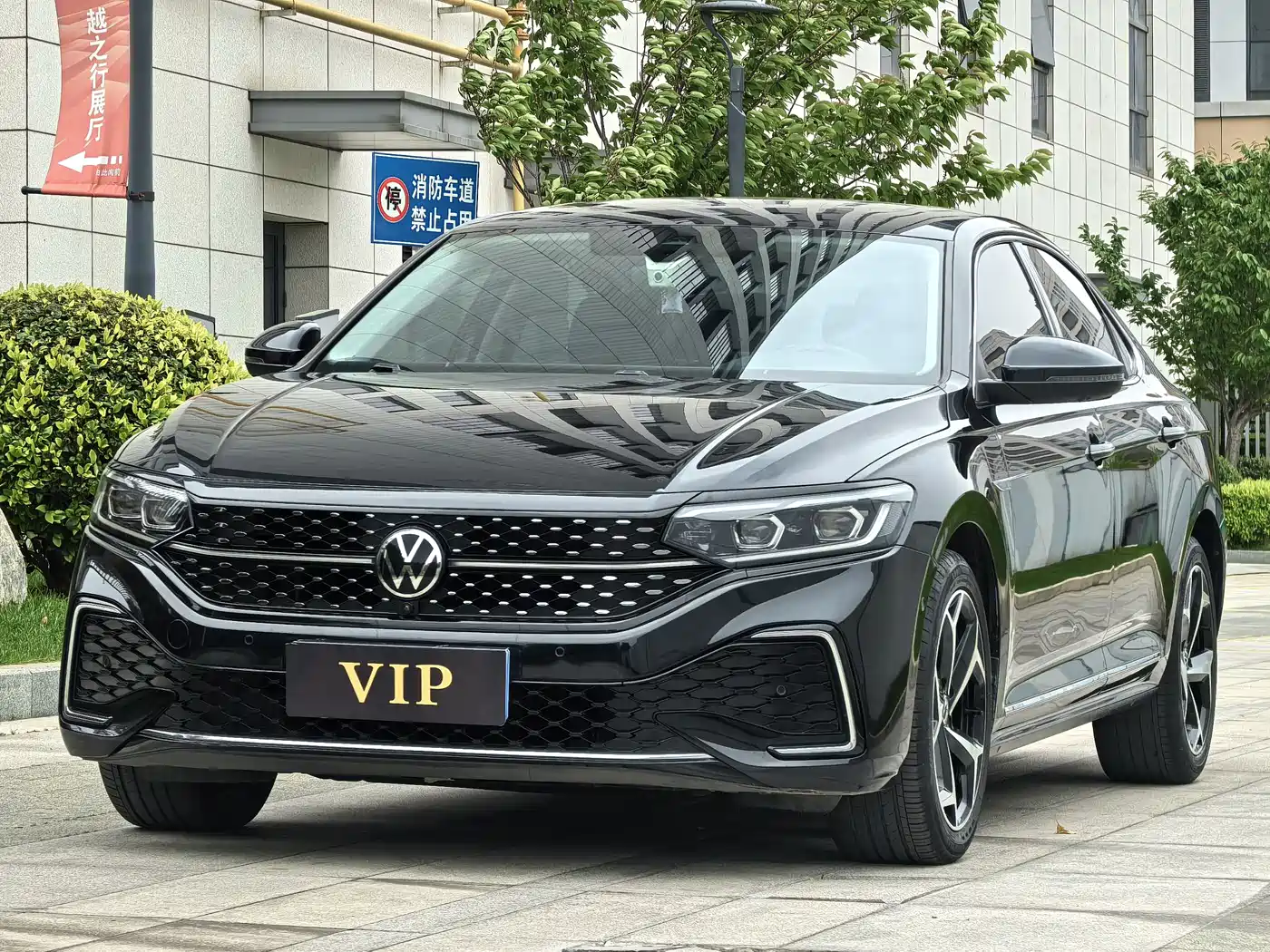 Volkswagen Passat 2023 330TSI Starlight Premium Edition