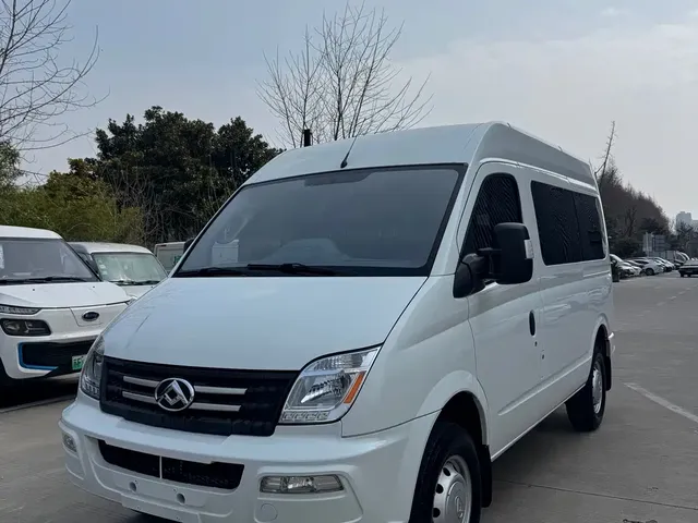 SAIC Maxus Xintu V80 2021 2.0T Manual Classic Aoyuntong Short Wheelbase Medium Roof 5/6-Seater