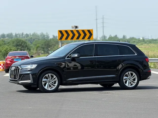 Audi Q7 2023 45 TFSI quattro S line Sport