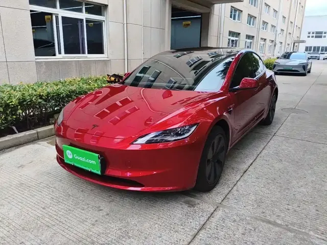 Tesla Model 3 2025 Model Year Facelift Rear-Wheel Drive