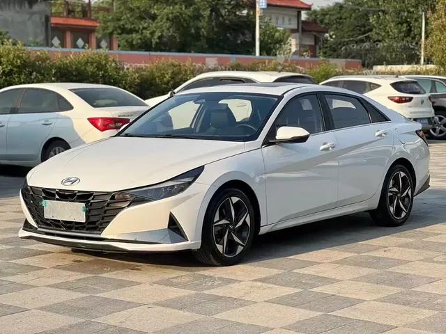 Hyundai Elantra 2021 1.5L CVT LUX Premium Edition