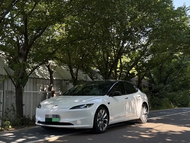 Tesla Model 3 2025 Model Year Facelift Rear-Wheel Drive