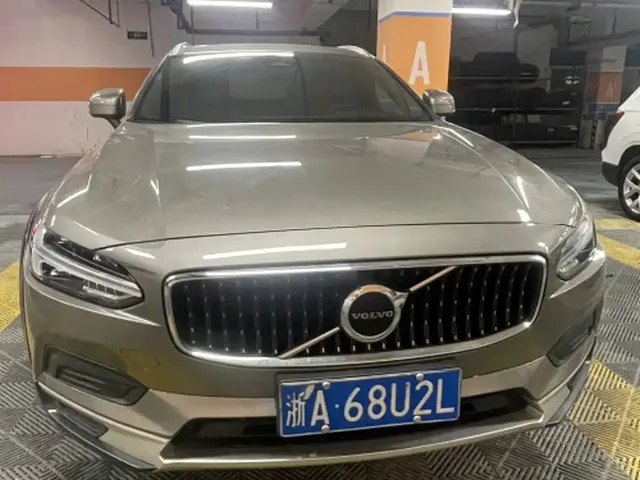 Volvo V90 2022 Cross Country B5 AWD Momentum
