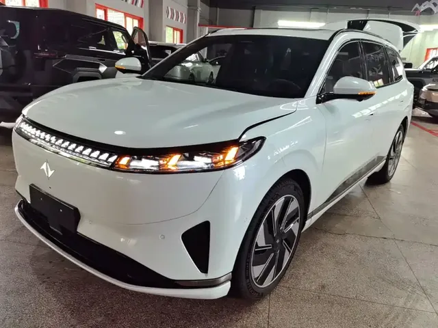 Dongfeng Yipai eπ008 2025 210Max Extended Range 5-Seater