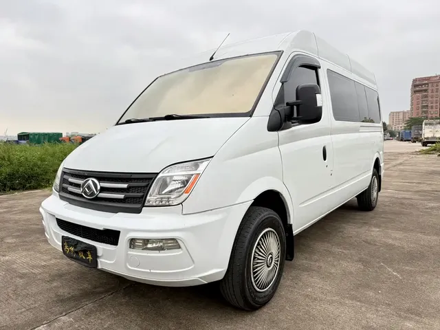 SAIC Maxus Xintu V80 2023 2.0T PLUS Manual Business Travel Edition Long Wheelbase Medium Roof 9 Seats (3 Rows)