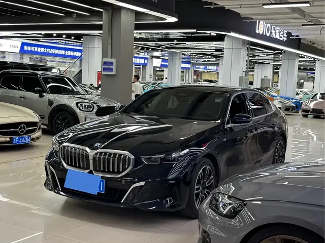 BMW 5 Series 2024 525Li M Sport Package