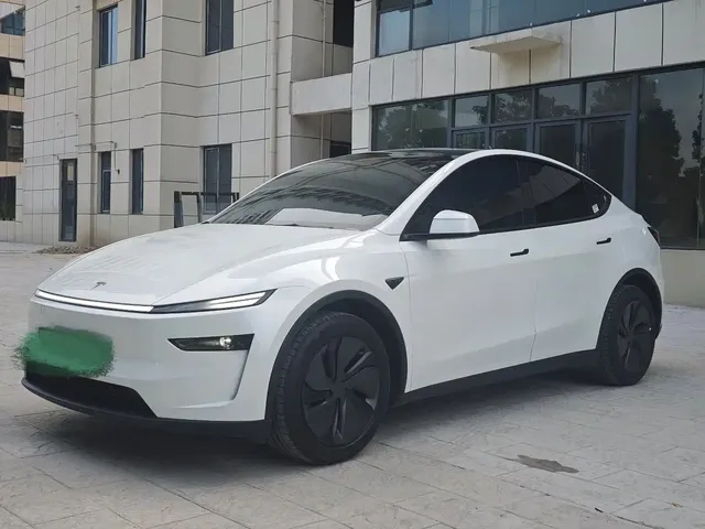 Tesla Model Y 2025 Long Range All-Wheel Drive