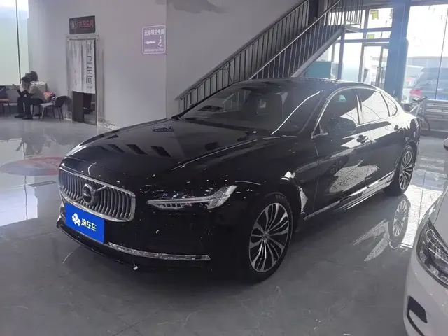 Volvo S90 2024 B5 Momentum Luxury Edition
