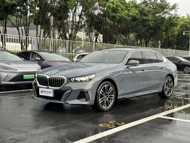 BMW 5 Series 2024 525Li M Sport Package
