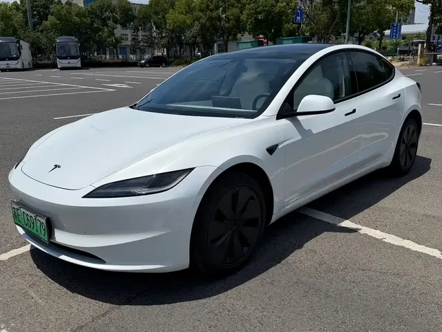 Tesla Model 3 2025 Model Year Facelift Rear-Wheel Drive