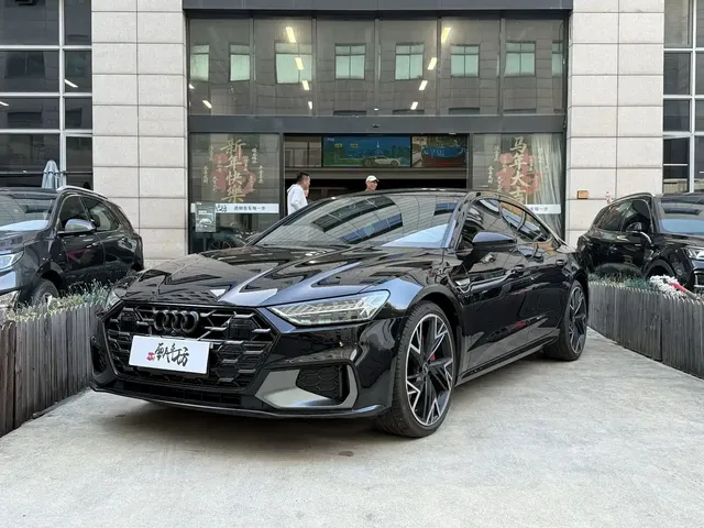 Audi A7L 2024 45 TFSI quattro S-line Black Warrior Edition