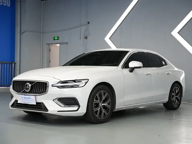 Volvo S60 2023 B4 Smart Comfort Luxury Edition