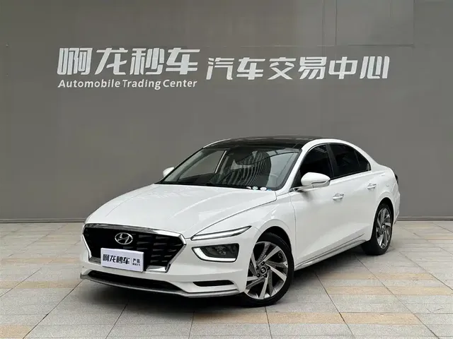 Hyundai Mistra 2021 1.8L CVT LUX Premium