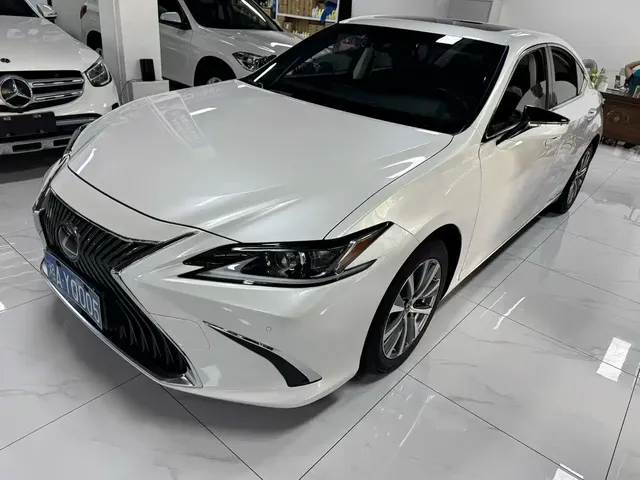 Lexus ES 2021 300h Excellence Edition