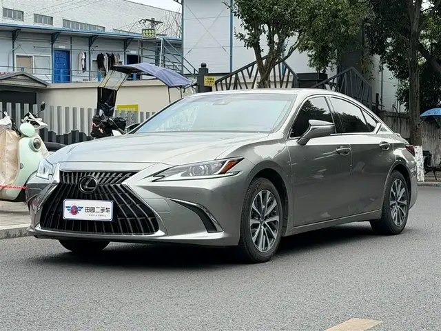 Lexus ES 2022 300h Excellence Edition