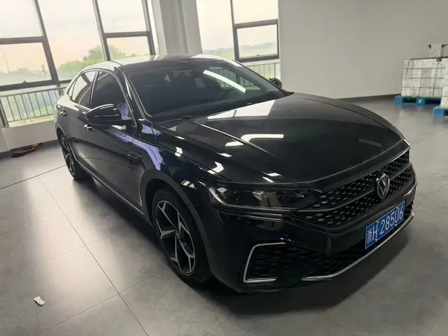 Volkswagen Passat 2025 Outstanding 380TSI Dragon Soaring Edition