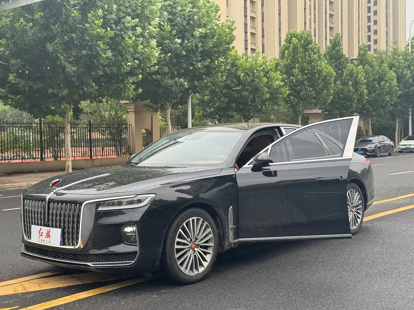 Hongqi H9 2022 2.0T Smart Connect Flag Enjoy Edition
