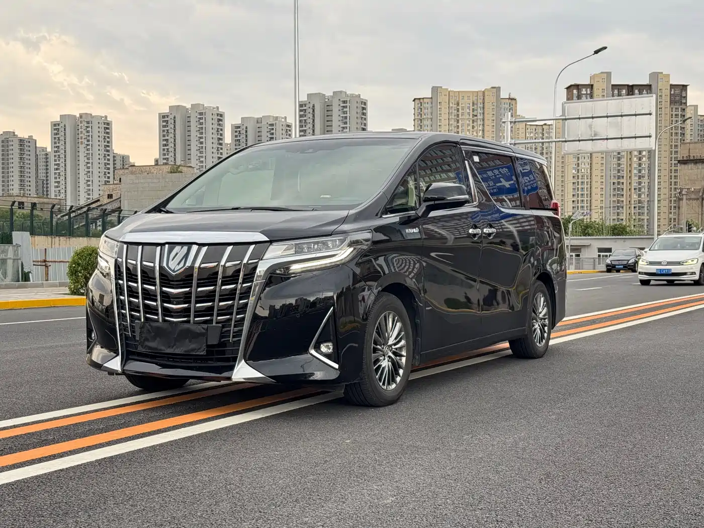 Toyota Alphard 2019 Hybrid 2.5L Luxury