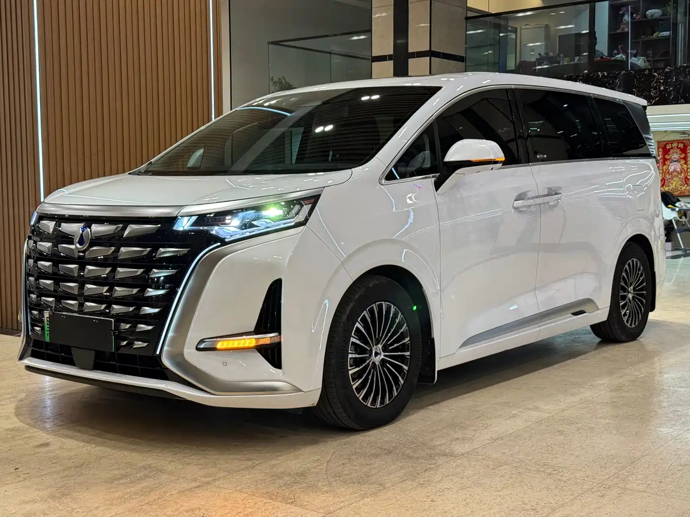 Denza D9 2024 DM-i 980 AWD Prestige
