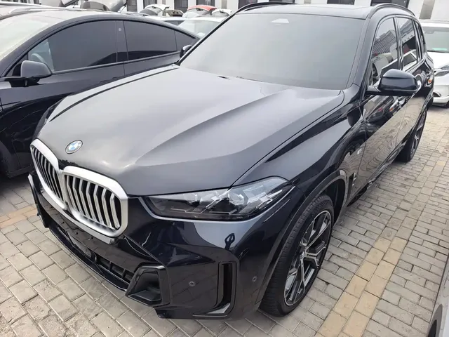 BMW X5 2023 xDrive 30Li Premium M Sport Black Night Package