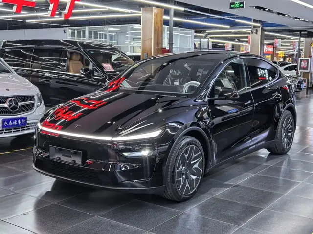 Tesla Model Y L 2025 Facelift Long Range AWD