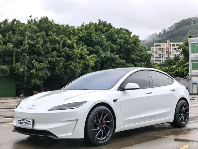 Tesla Model 3 2024 High-Performance All-Wheel Drive Edition
