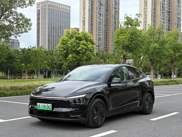 Tesla Model Y 2026 Long Range Rear-Wheel Drive