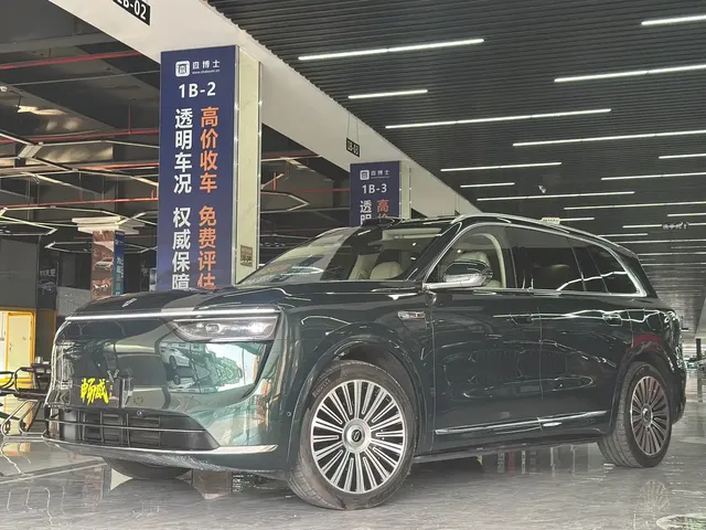 AITO Wenjie AITO M8 2025 Extended Range Ultra 53.4kWh 6-Seater